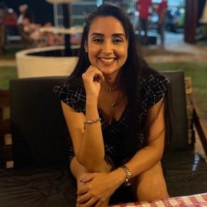 Meet your Posher, Thaís